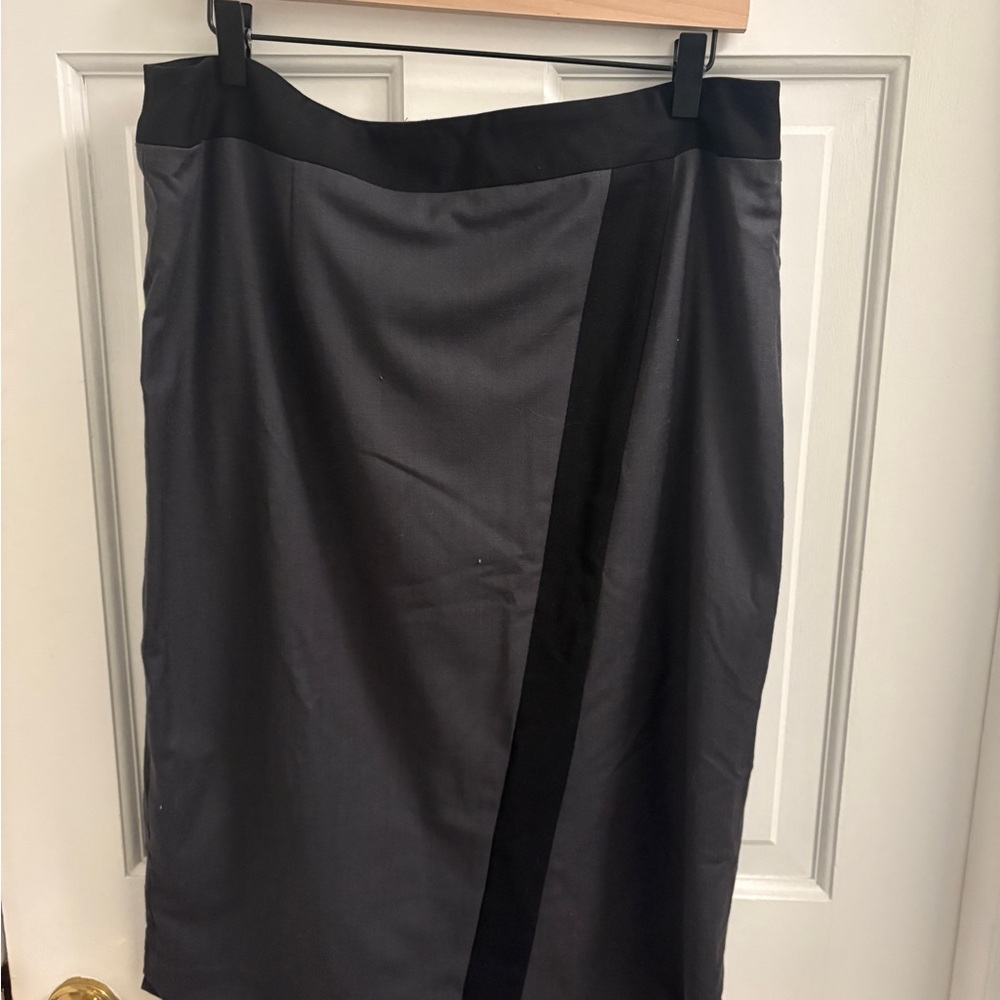Gravitas Gray + Black Asymmetrical Knee-Length Shaping Pencil Skirt